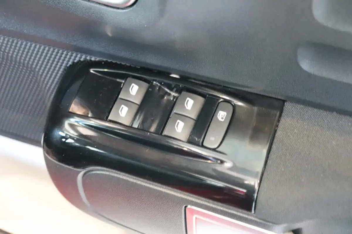 2018-citroen-c3-12-puretech-flair-110ps-ss-eat6-big-48