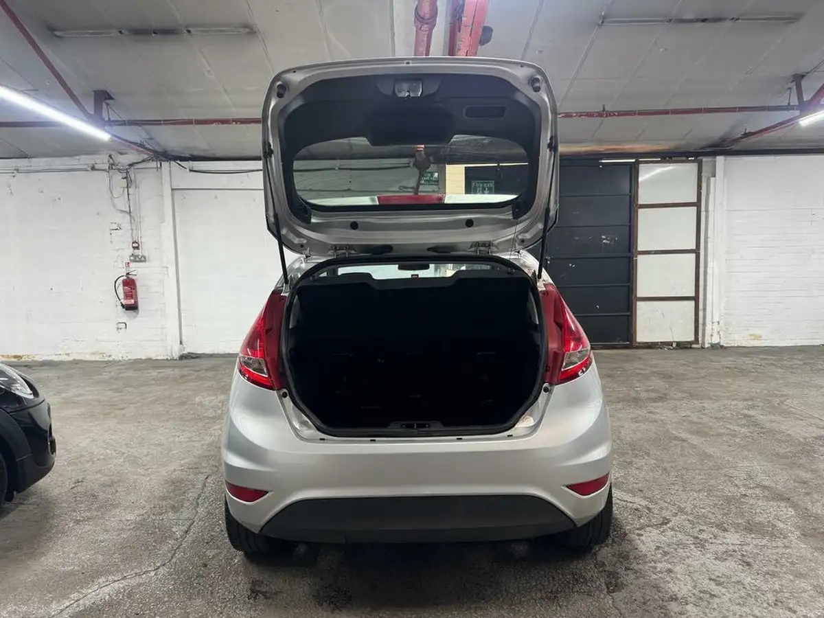 2009-ford-fiesta-125-zetec-3d-big-27