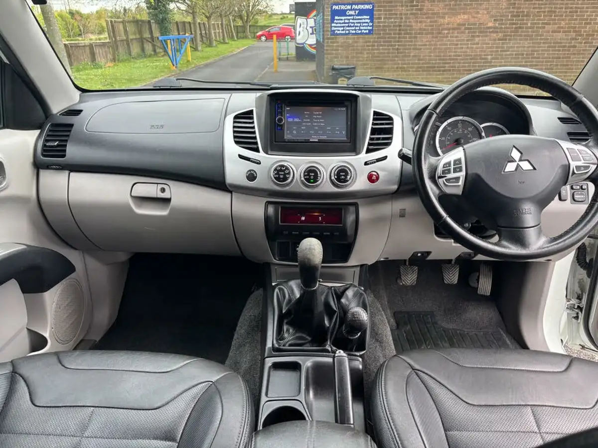 2013-mitsubishi-l200-25td-barbarian-big-12