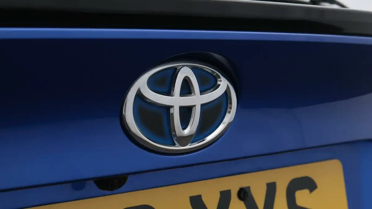 2020-toyota-c-hr-18-vvt-i-icon-big-22