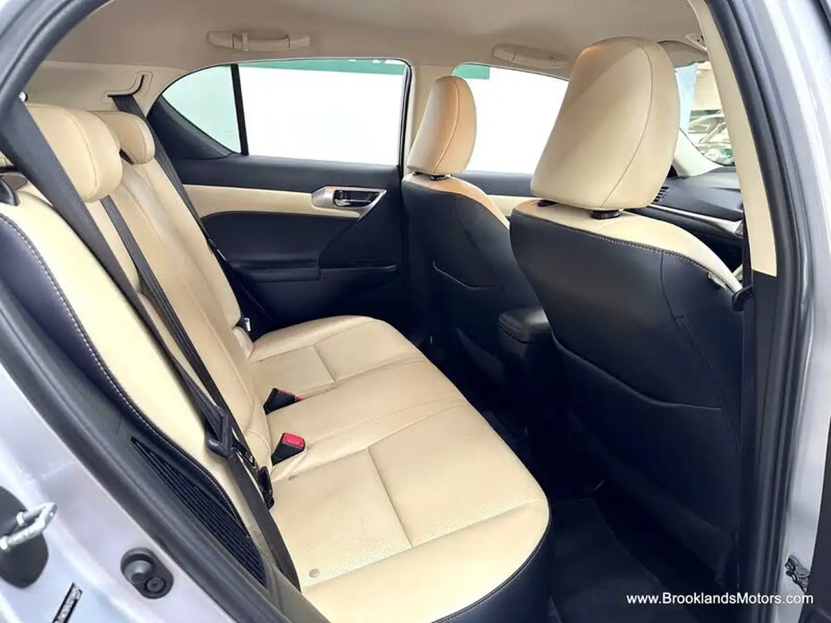 2014-lexus-ct-200h-18-luxury-big-22