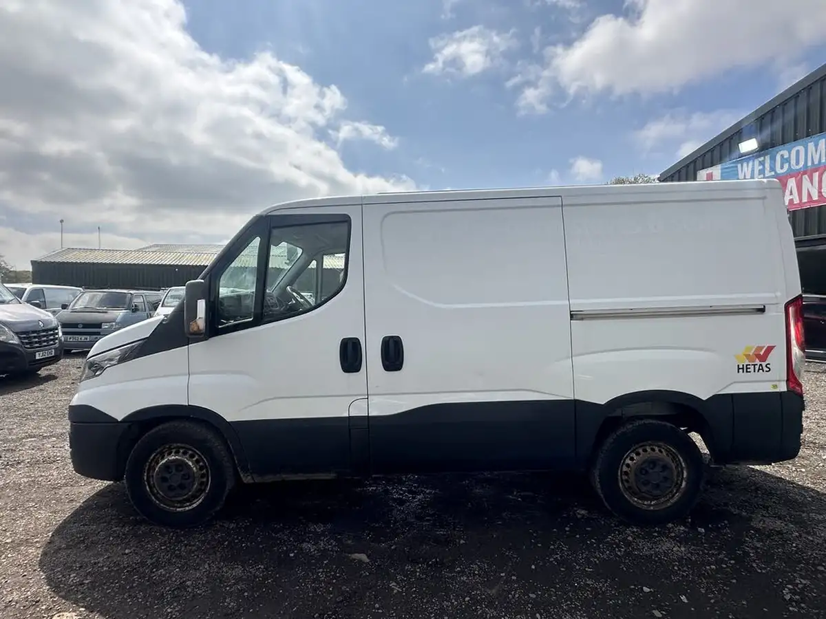 2015-iveco-daily-s-class-23td-35s13v-3000-h1-panel-big-1