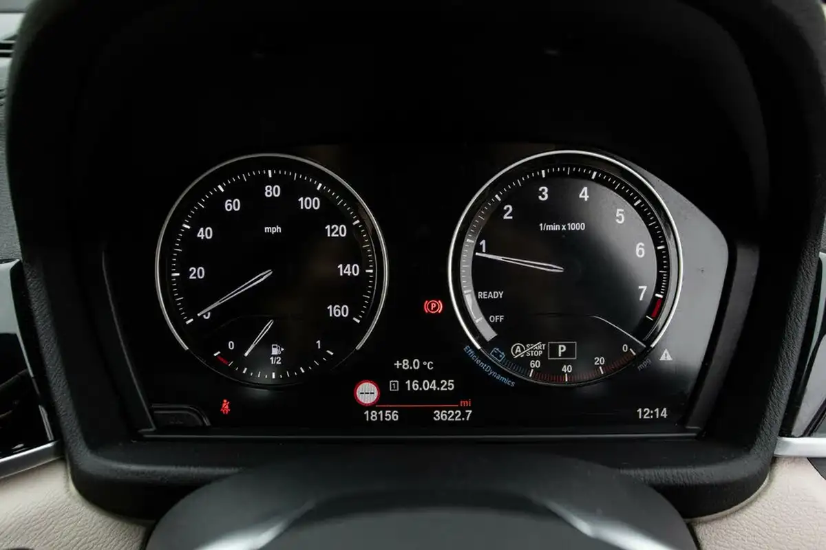 2022-bmw-x1-20-sdrive20i-xline-big-14