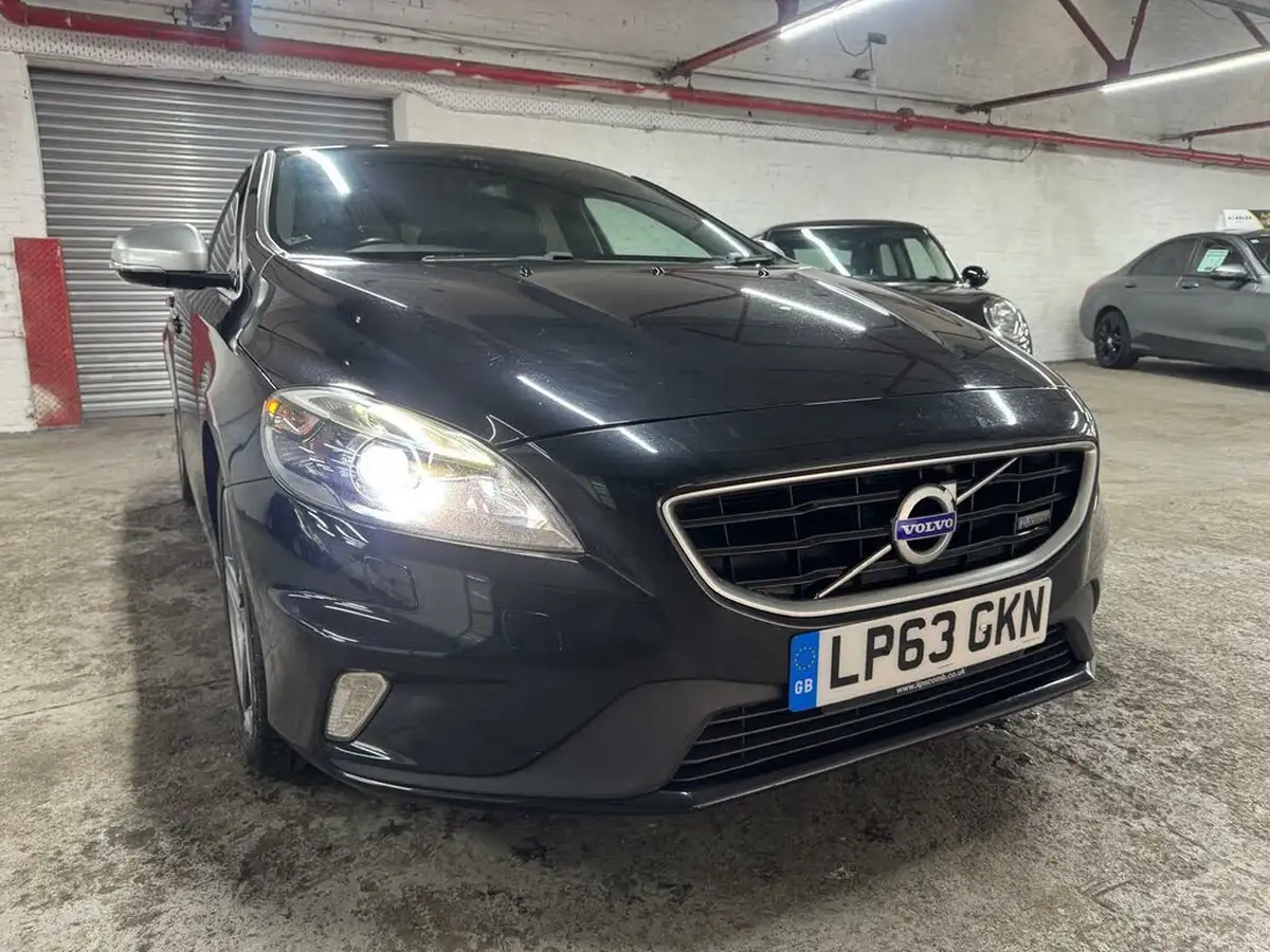 2014-volvo-v40-20td-d3-r-design-lux-nav-big-52