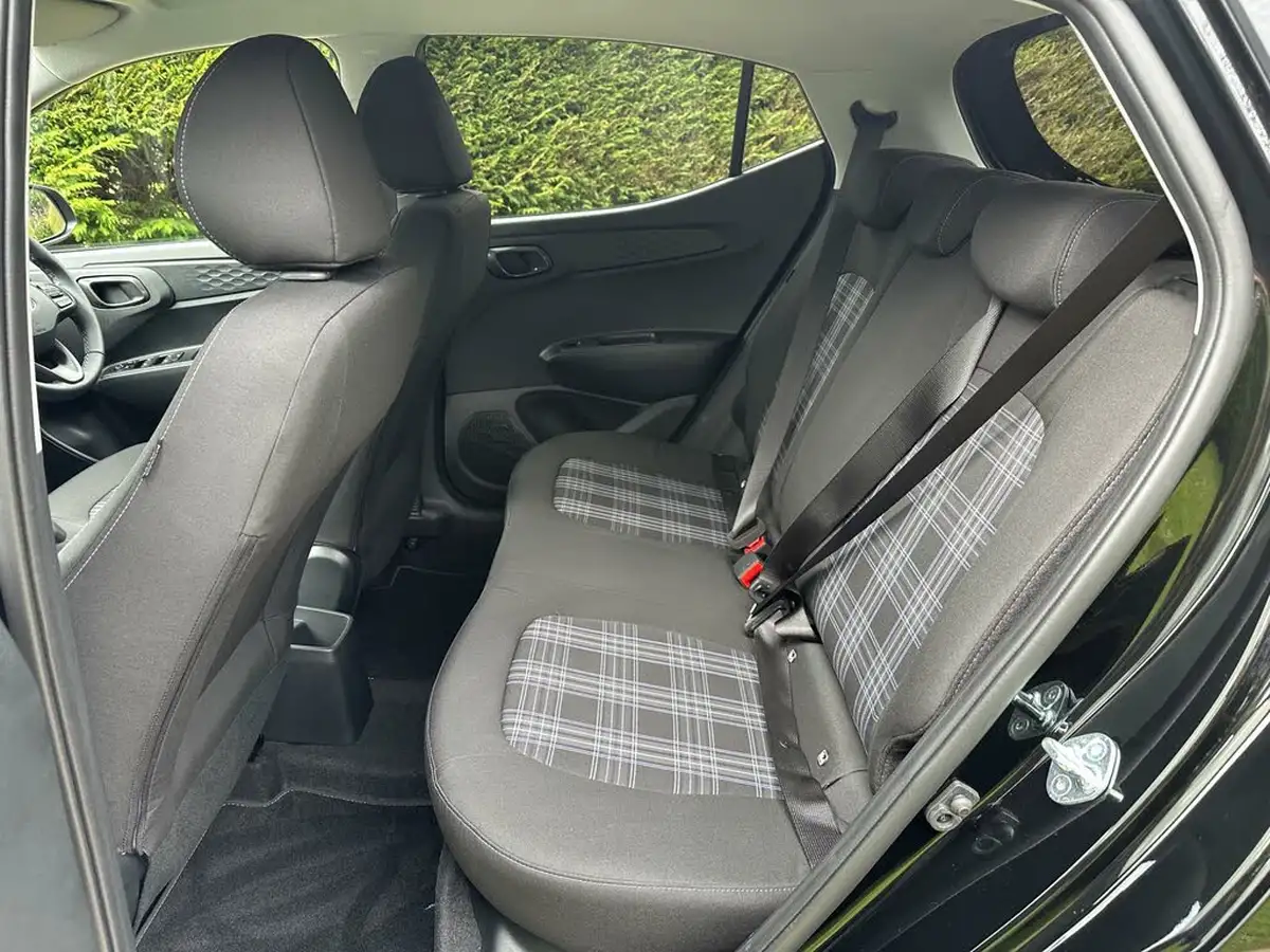 2024-hyundai-i10-12-premium-79ps-big-25