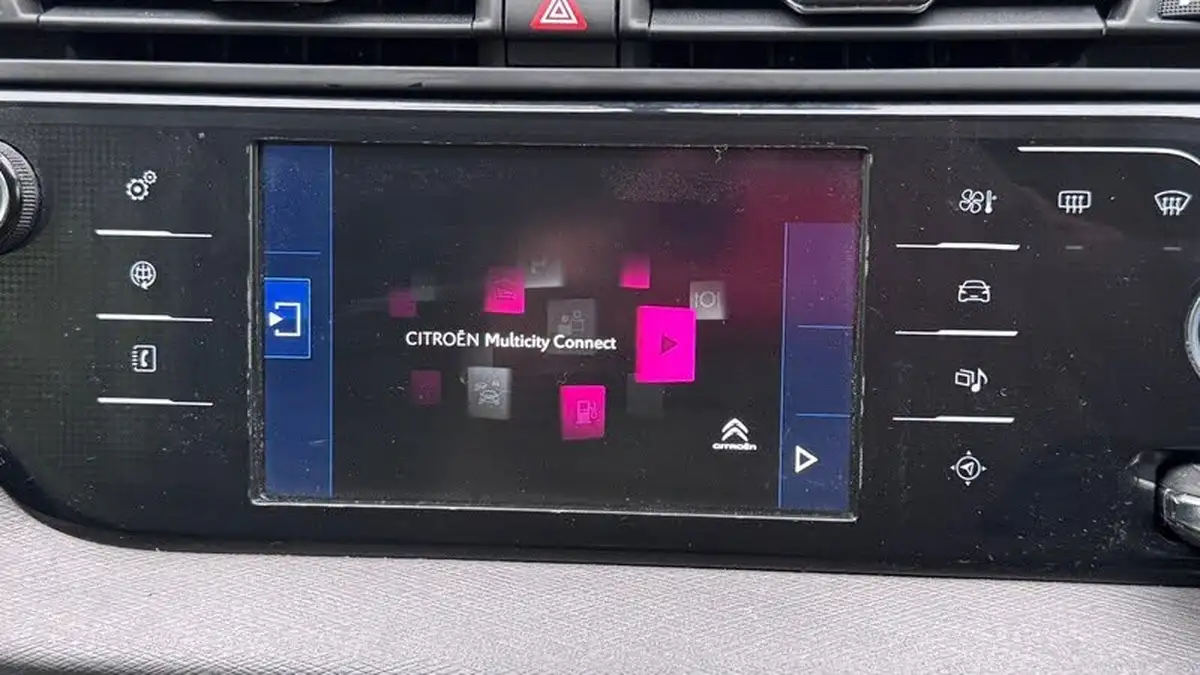 2015-citroen-grand-c4-picasso-16bluehdi-exclusive-big-43