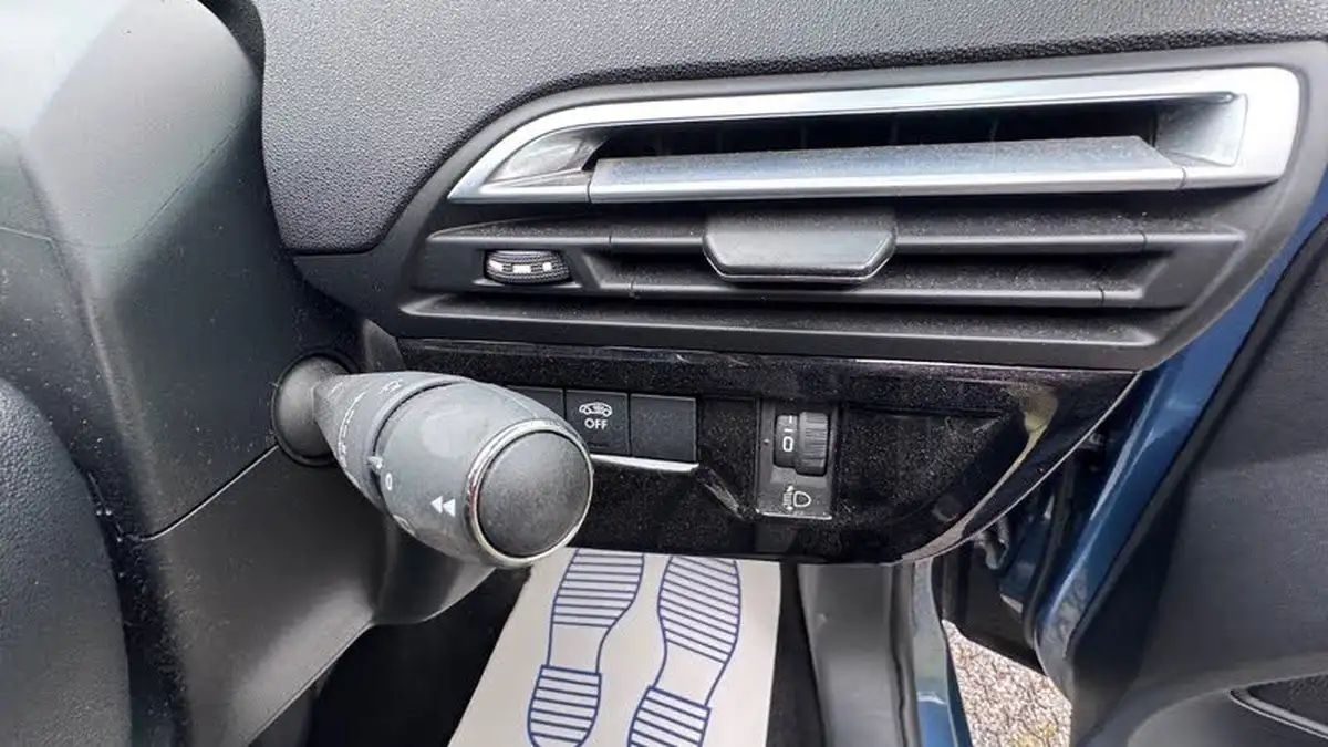 2015-citroen-grand-c4-picasso-16bluehdi-exclusive-big-19