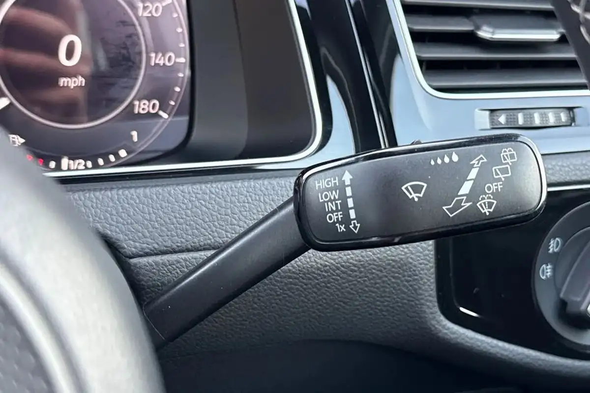 2019-volkswagen-golf-20tdi-gtd-blueline-hatchback-5d-dsg-big-29