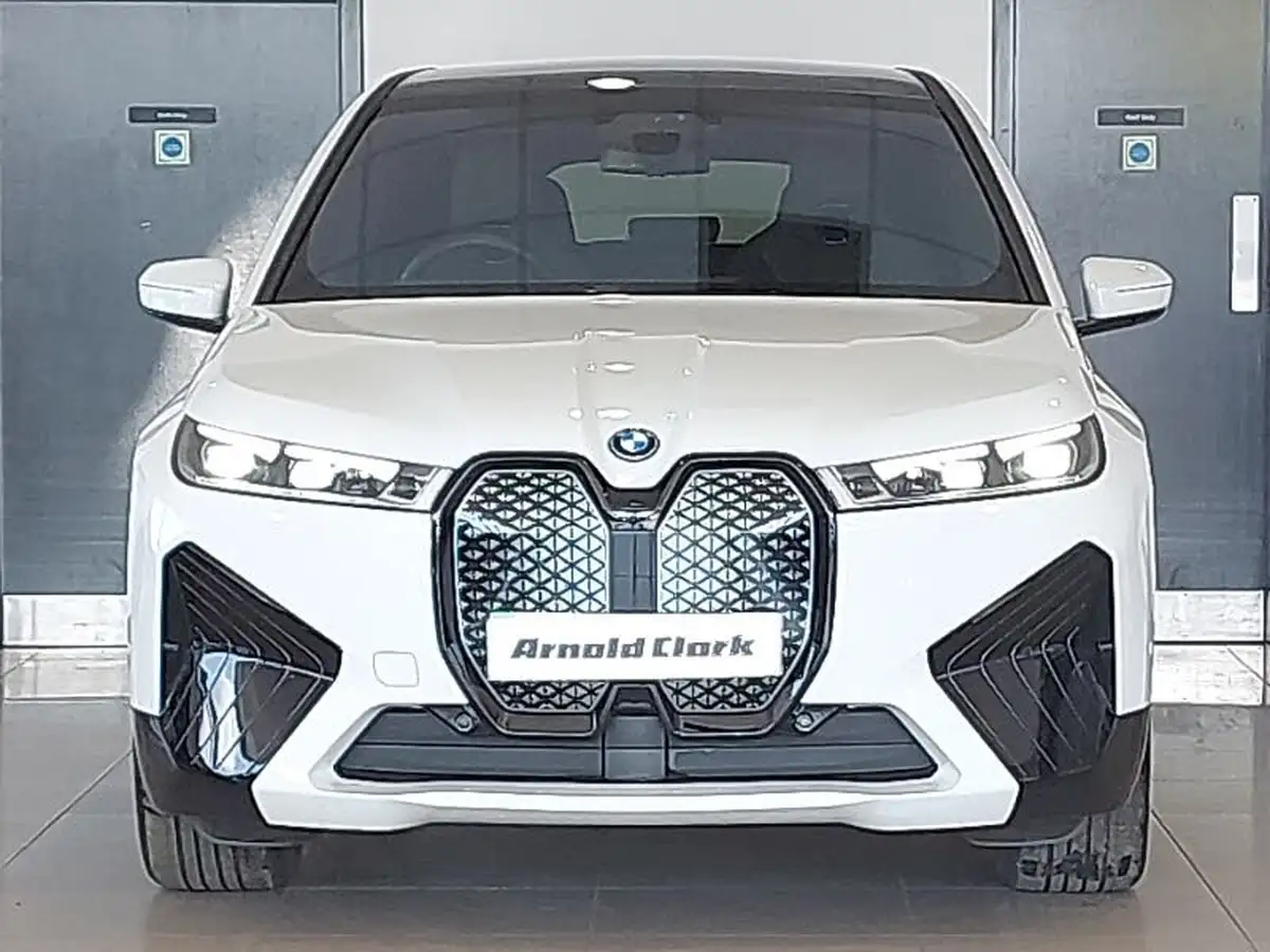 2024-bmw-ix-e-xdrive-40-m-sport-big-15