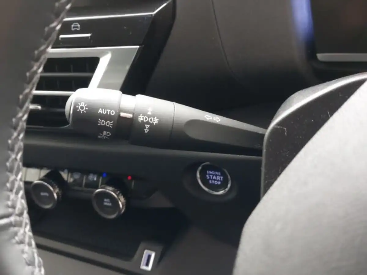 2022-citroen-c4-12-puretech-shine-130ps-big-13