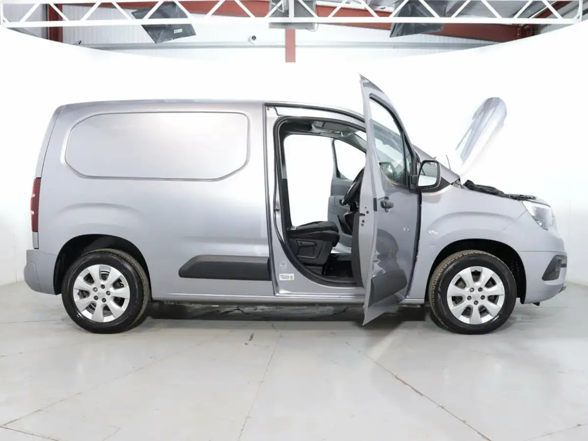 2021-vauxhall-combo-15cdti-griffin-2000-big-49