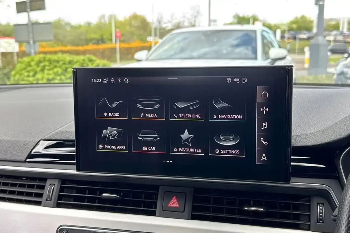 2022-audi-a4-avant-20-35-tfsi-s-line-tronic-big-23