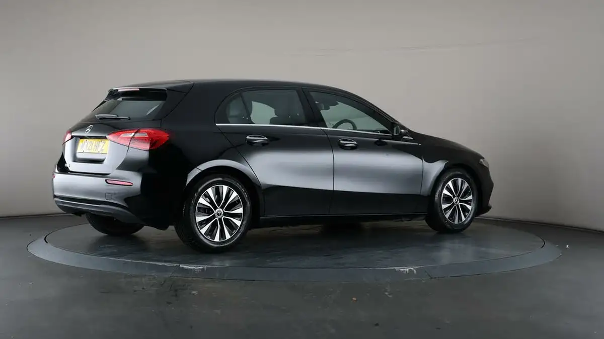 2021-mercedes-benz-a-class-13-a180-se-7g-dct-big-7