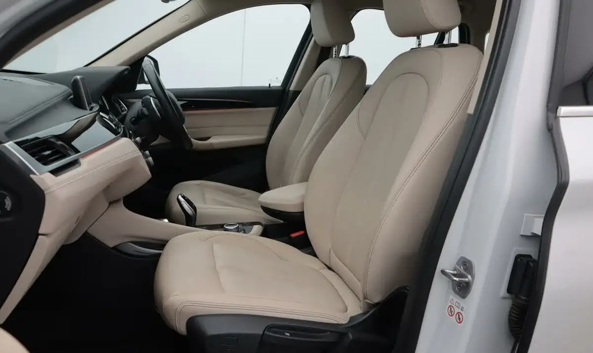 2021-bmw-x1-20-sdrive20i-xline-big-14