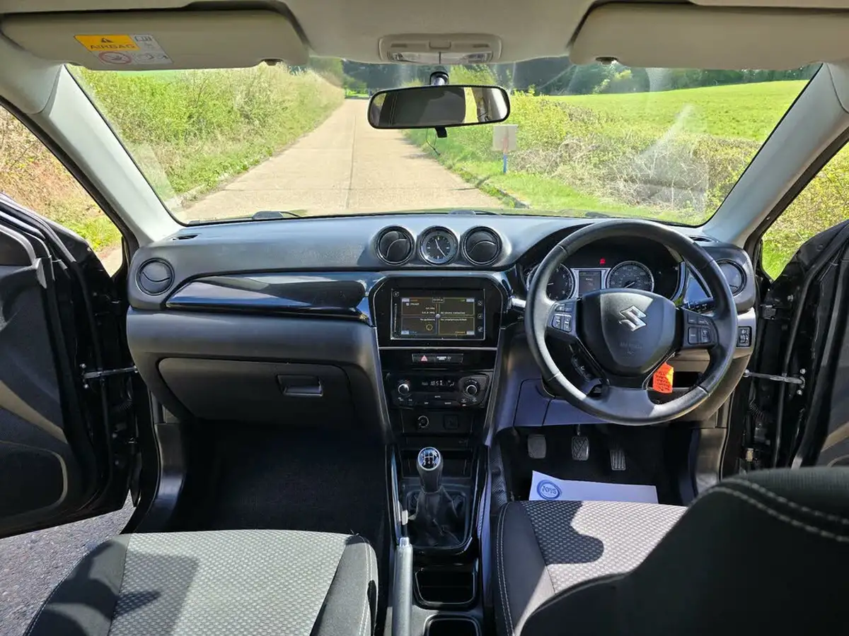 2017-suzuki-vitara-16-kuro-big-29