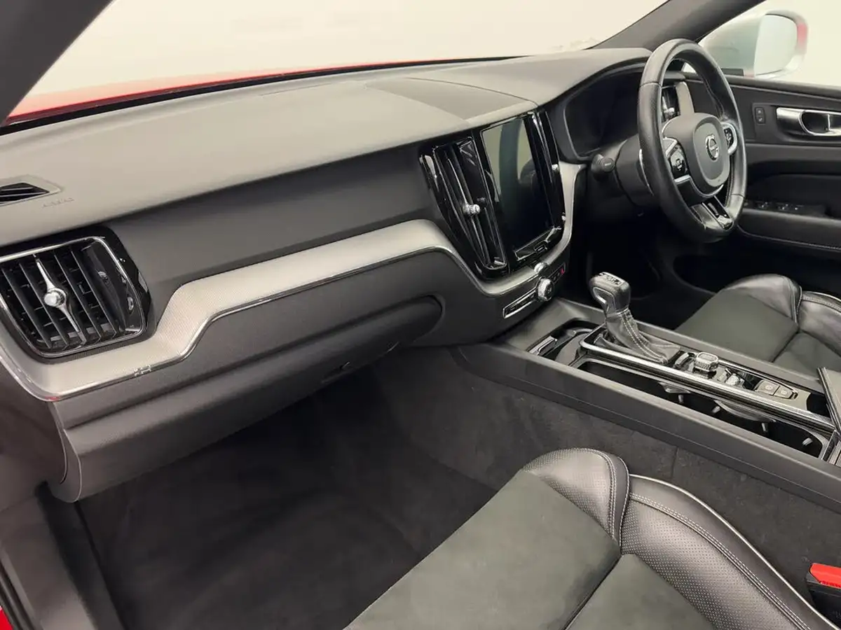 2019-volvo-xc60-20-t5-r-design-awd-big-15
