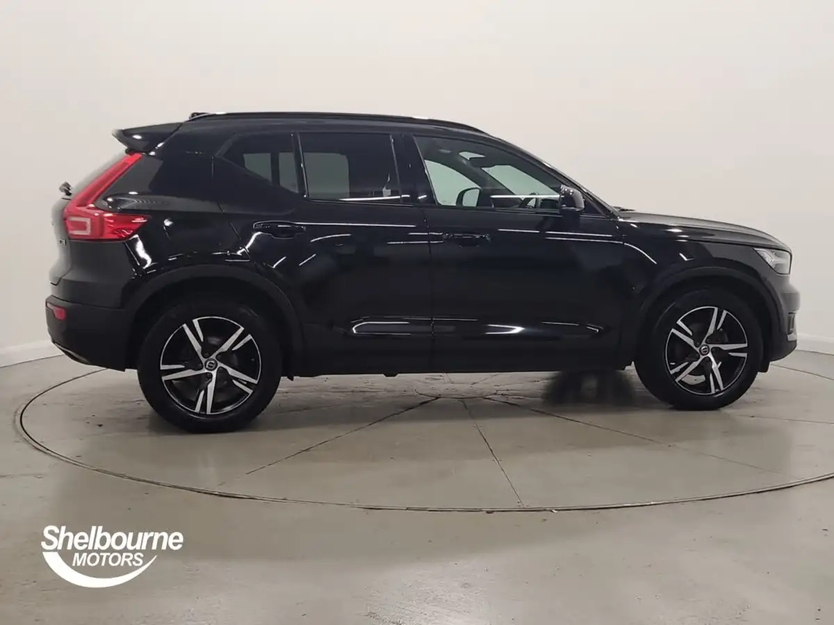 2020-volvo-xc40-15-t3-r-design-big-2