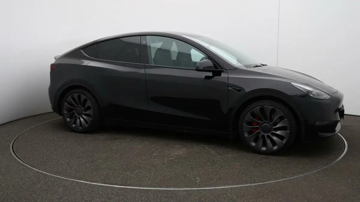 2023-tesla-model-y-e-performance-big-38