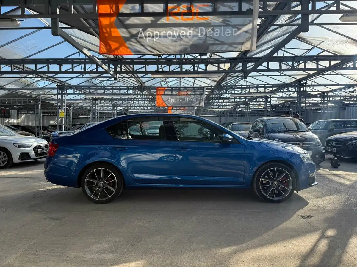 2016-skoda-octavia-20-tsi-vrs-hatchback-big-3
