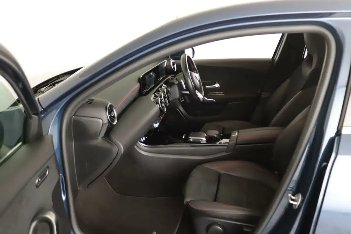 2021-mercedes-benz-a-class-13-a250e-amg-line-hatchback-5d-big-10