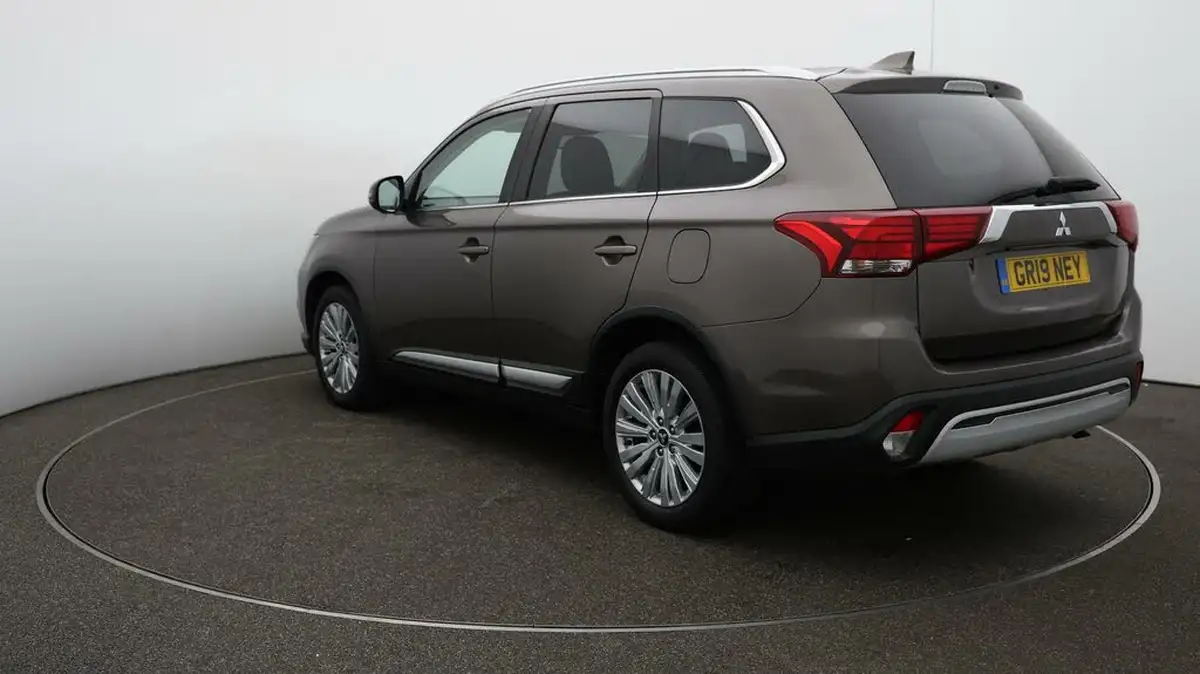 2019-mitsubishi-outlander-20-exceed-big-54