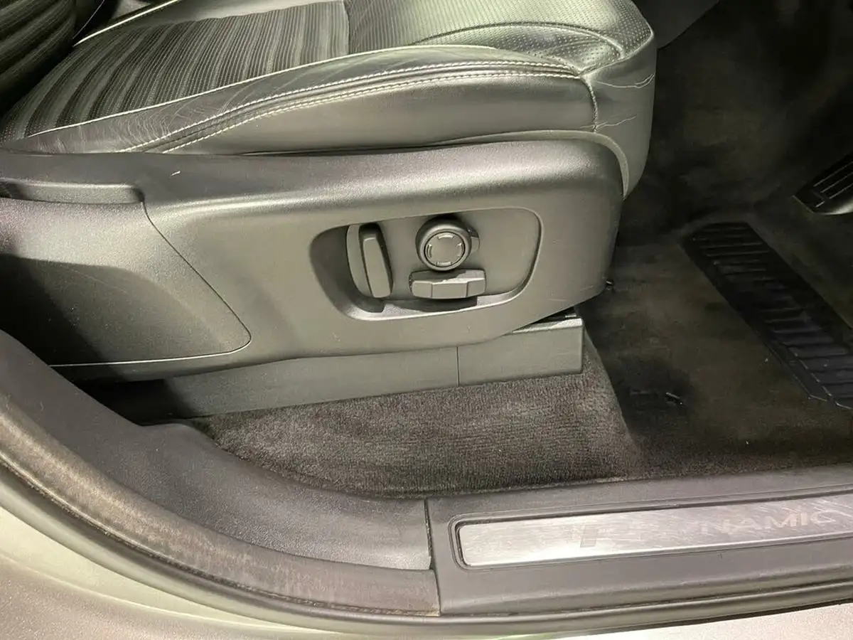 2021-land-rover-discovery-30-d300-r-dynamic-hse-big-74