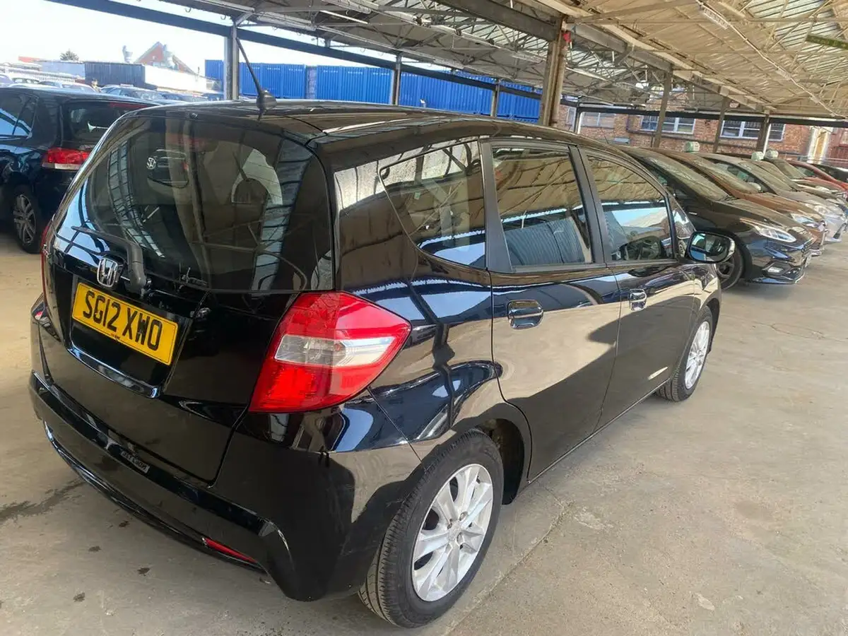 2012-honda-jazz-14-es-cvt-big-4