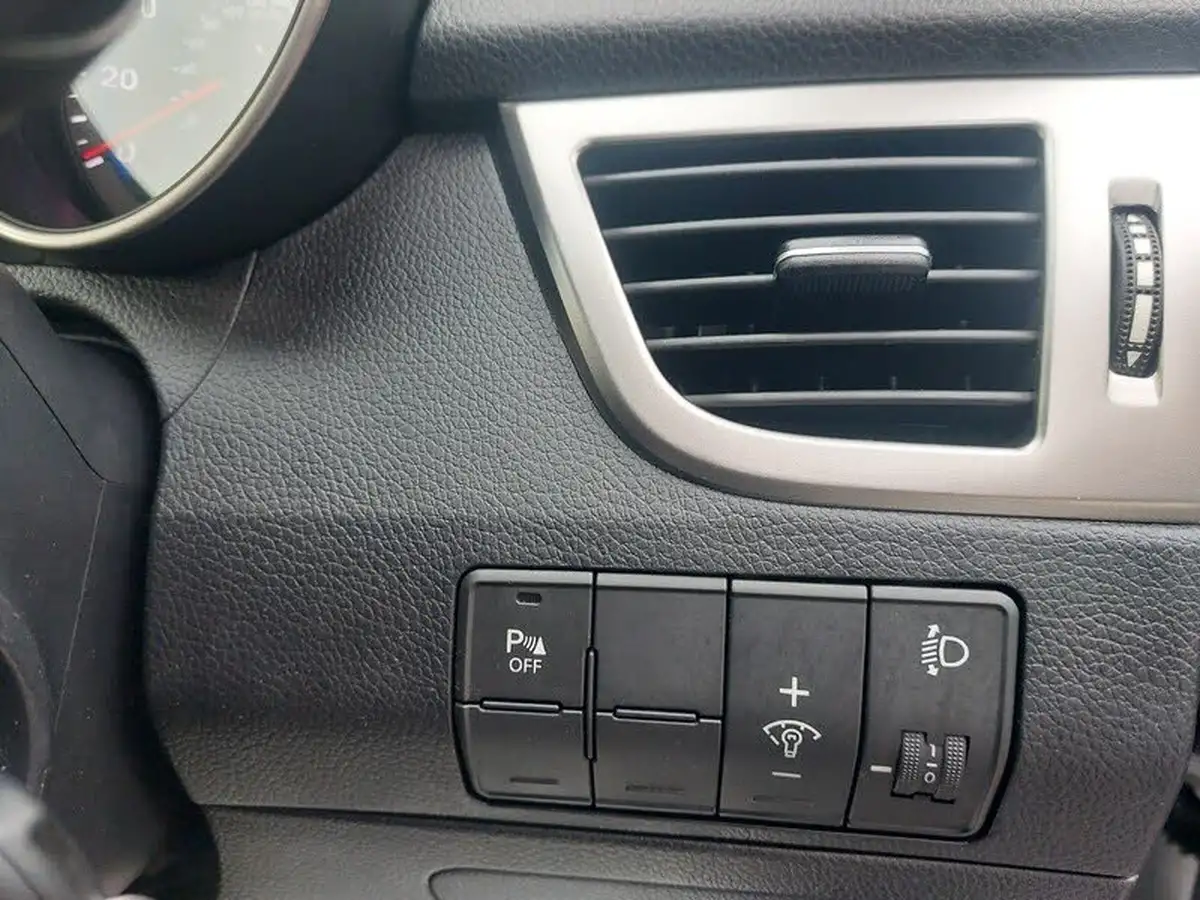 2012-hyundai-i30-14-active-5d-big-22