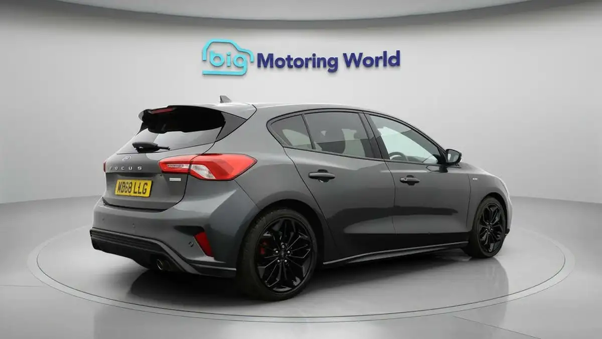 2019-ford-focus-10t-st-line-x-ss-hatchback-big-6