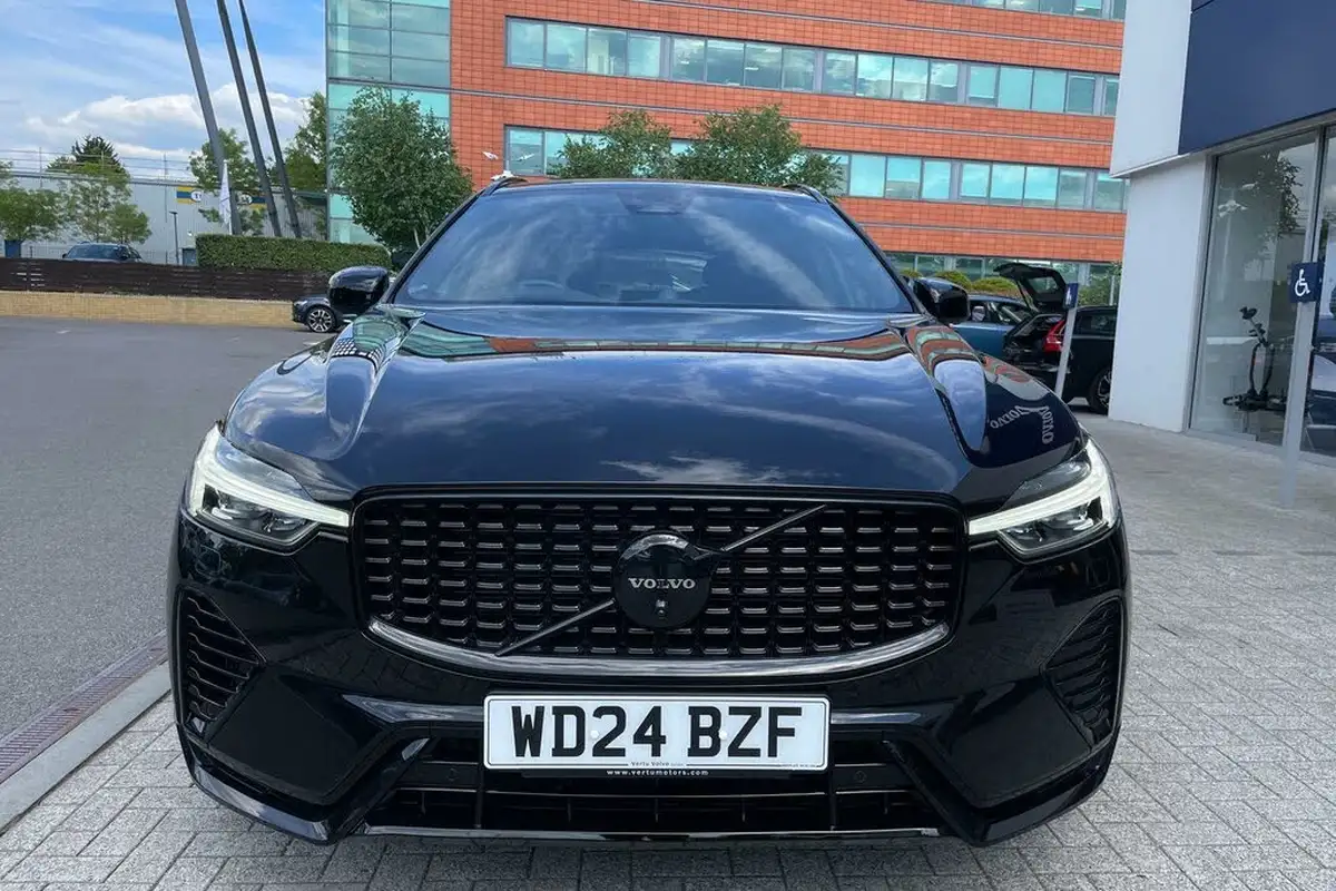 2024-volvo-xc60-20-t8-ultra-black-edition-big-11