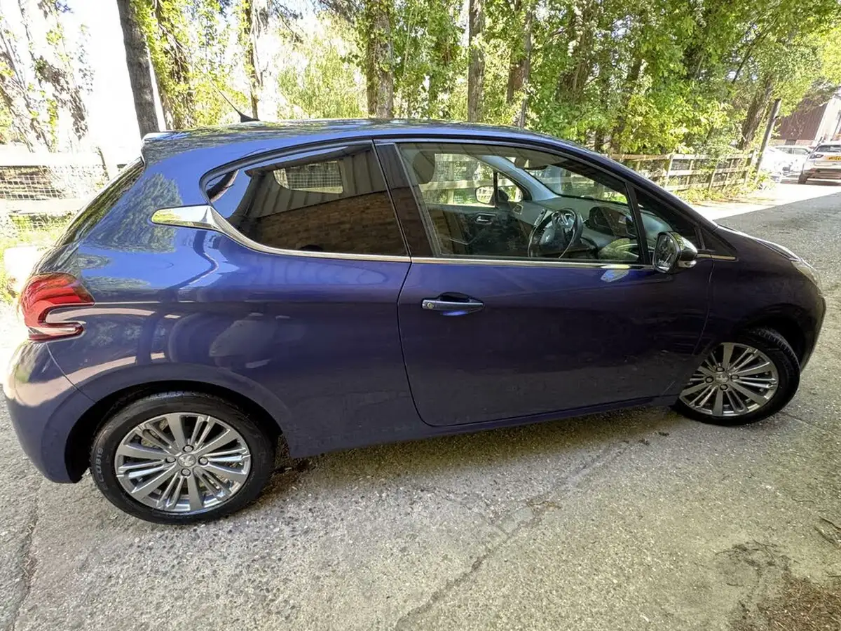2016-peugeot-208-12-puretech-allure-82bhp-3d-big-17