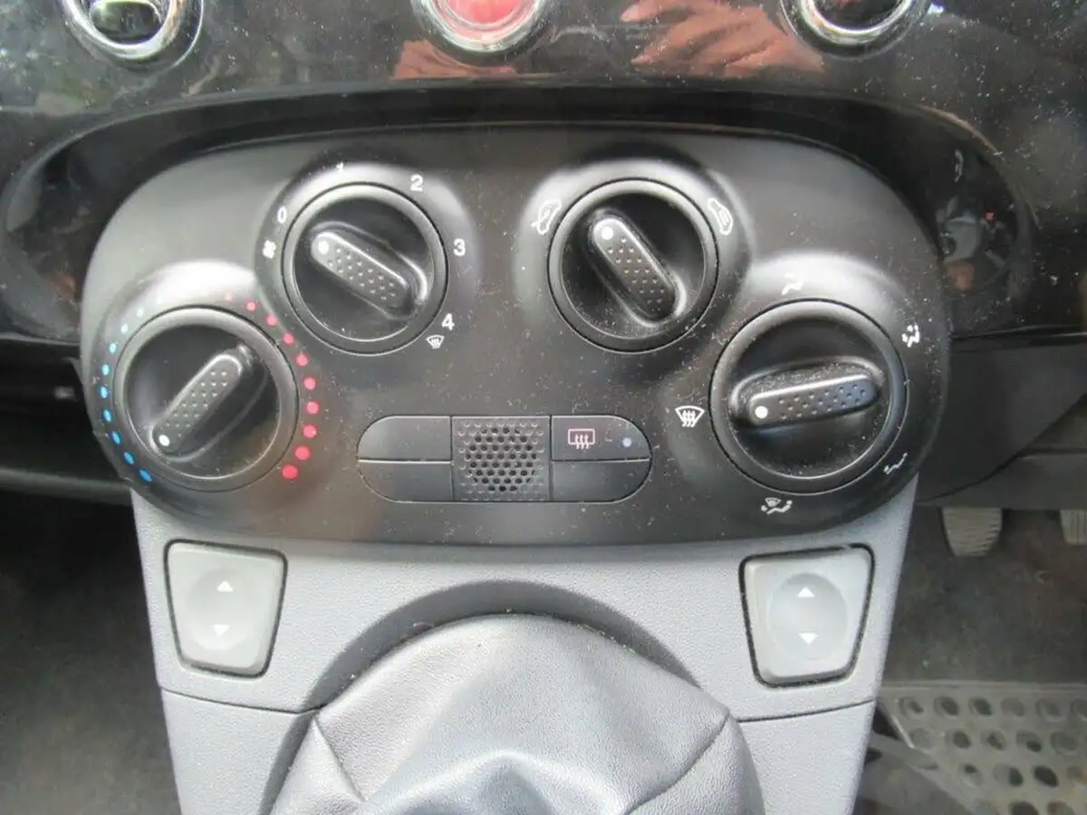 2010-fiat-500-12-pop-big-21