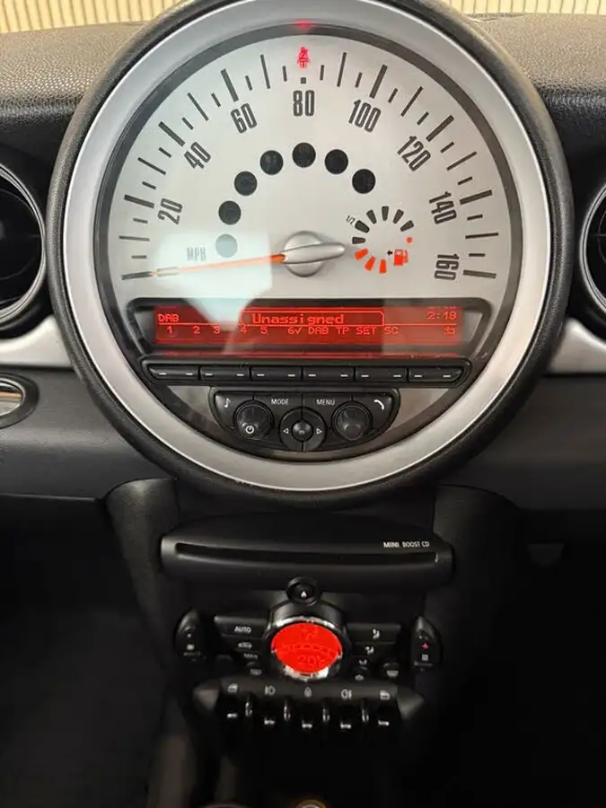 2011-mini-cooper-16-one-98bhp-hatchback-3d-big-14