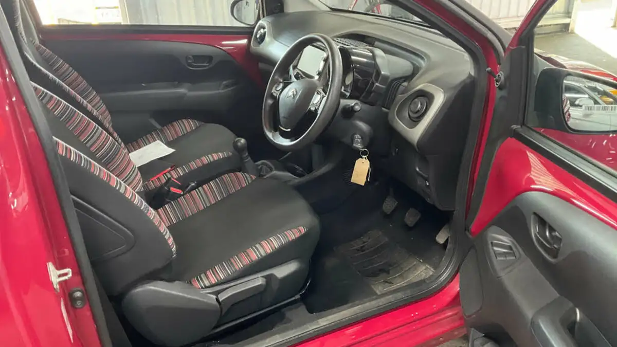 2017-citroen-c1-10-vti-feel-3d-big-12