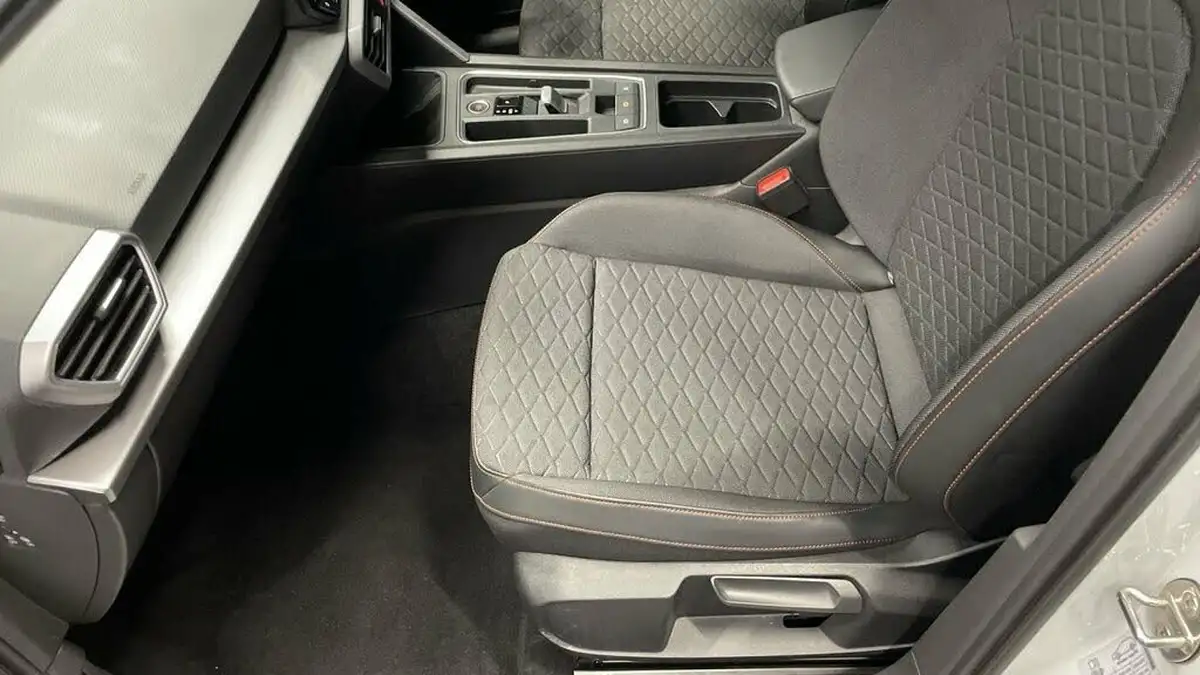 2021-seat-leon-14-e-hybrid-fr-hatchback-big-16
