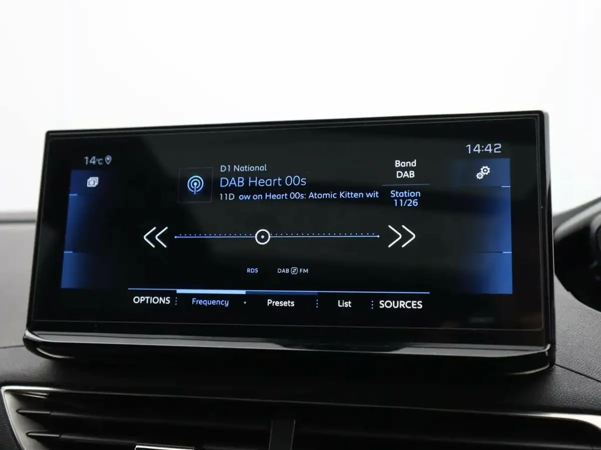 2022-peugeot-3008-suv-12-puretech-gt-premium-big-18