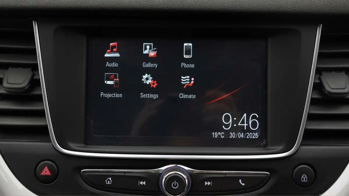 2020-vauxhall-grandland-x-15td-se-big-10
