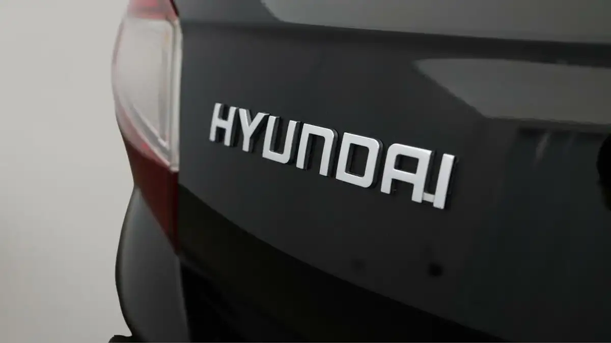 2023-hyundai-i10-10-premium-big-20
