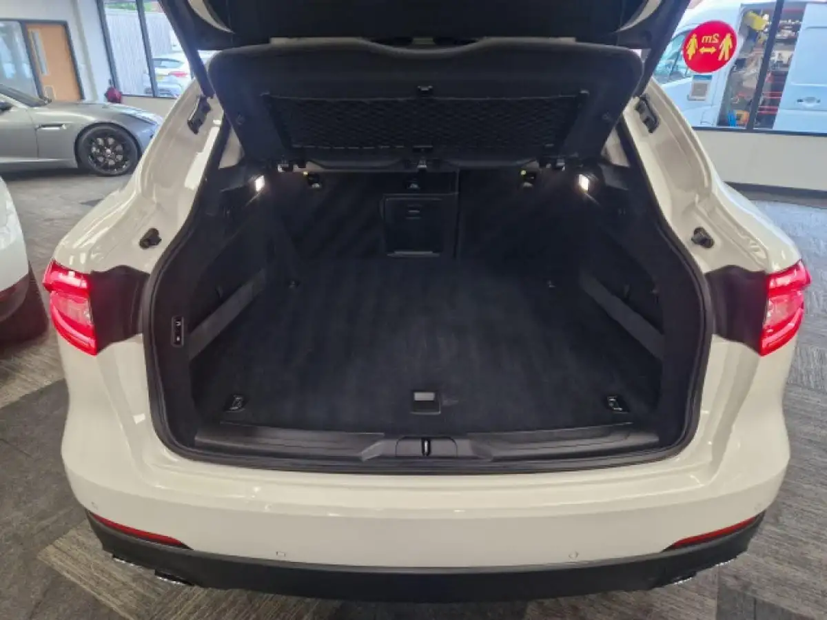 2017-maserati-levante-30td-awd-big-8