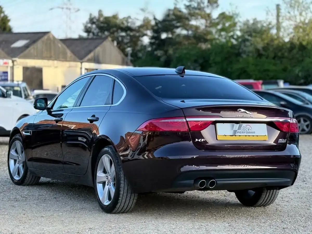 2017-jaguar-xf-20td-portfolio-180ps-awd-saloon-4d-1999cc-auto-big-12