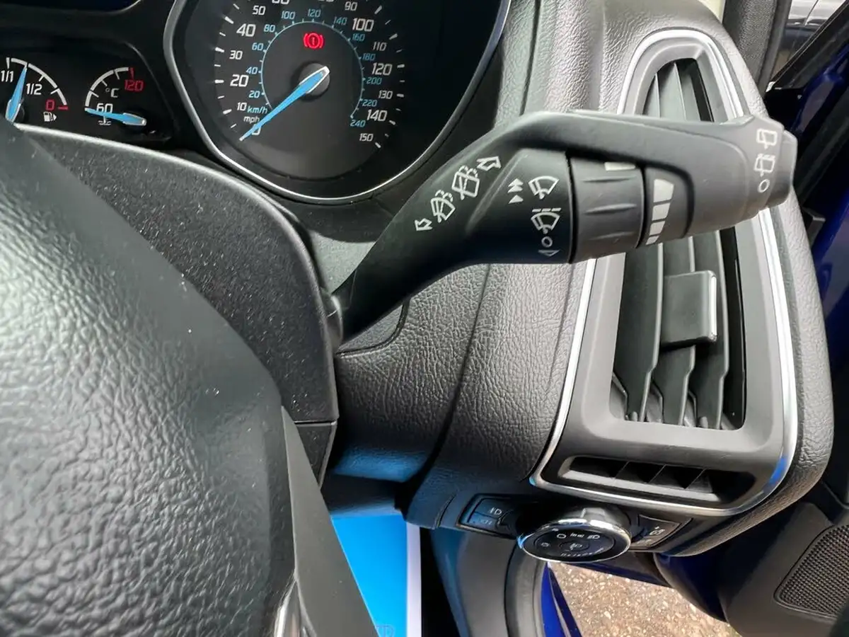 2014-ford-focus-16tdci-zetec-s-hatchback-big-27
