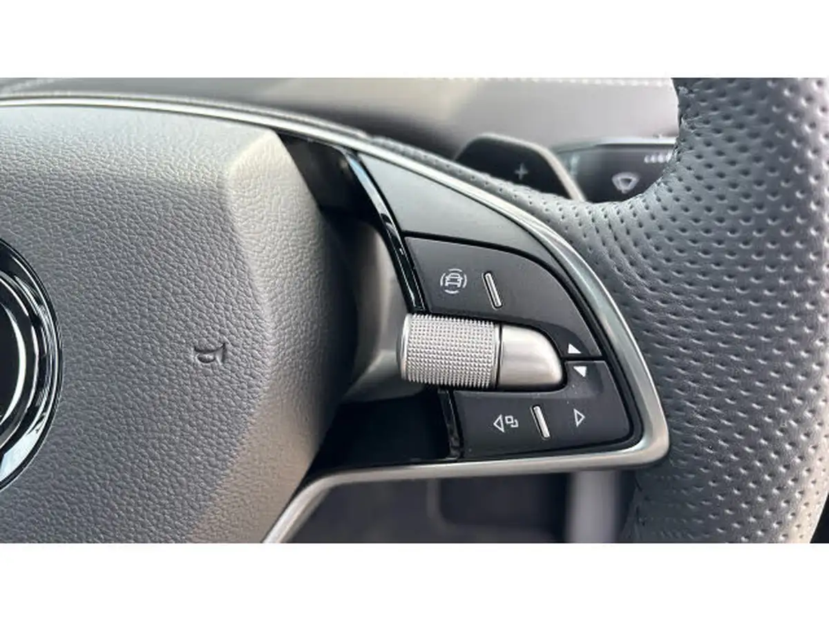 2025-skoda-enyaq-e-85x-sportline-plus-station-wagon-big-17