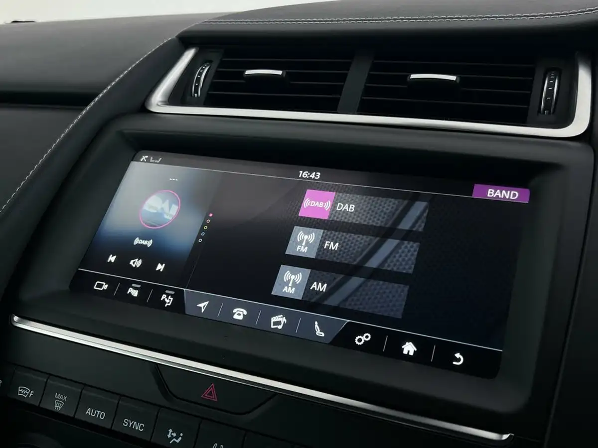2018-jaguar-e-pace-20-i4-r-dynamic-se-249ps-big-32