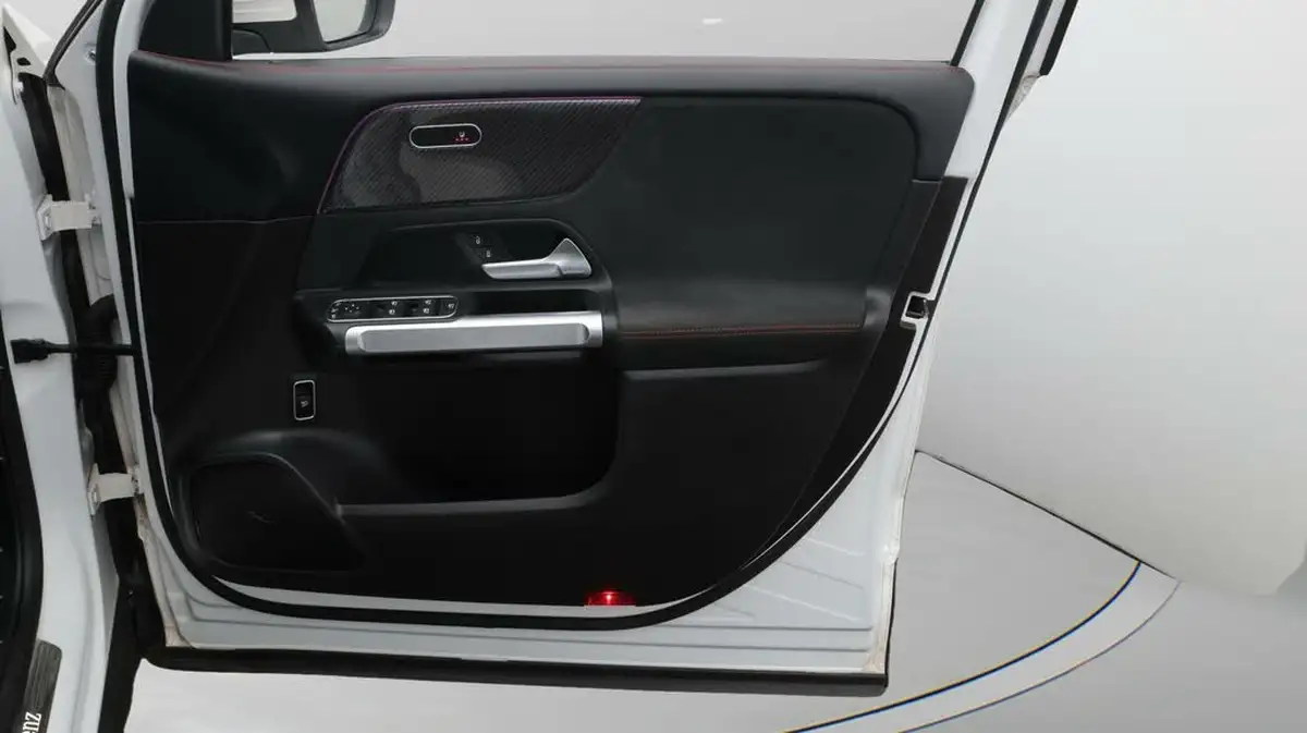 2020-mercedes-benz-glb-class-20d-glb220d-amg-line-premium-5-big-15