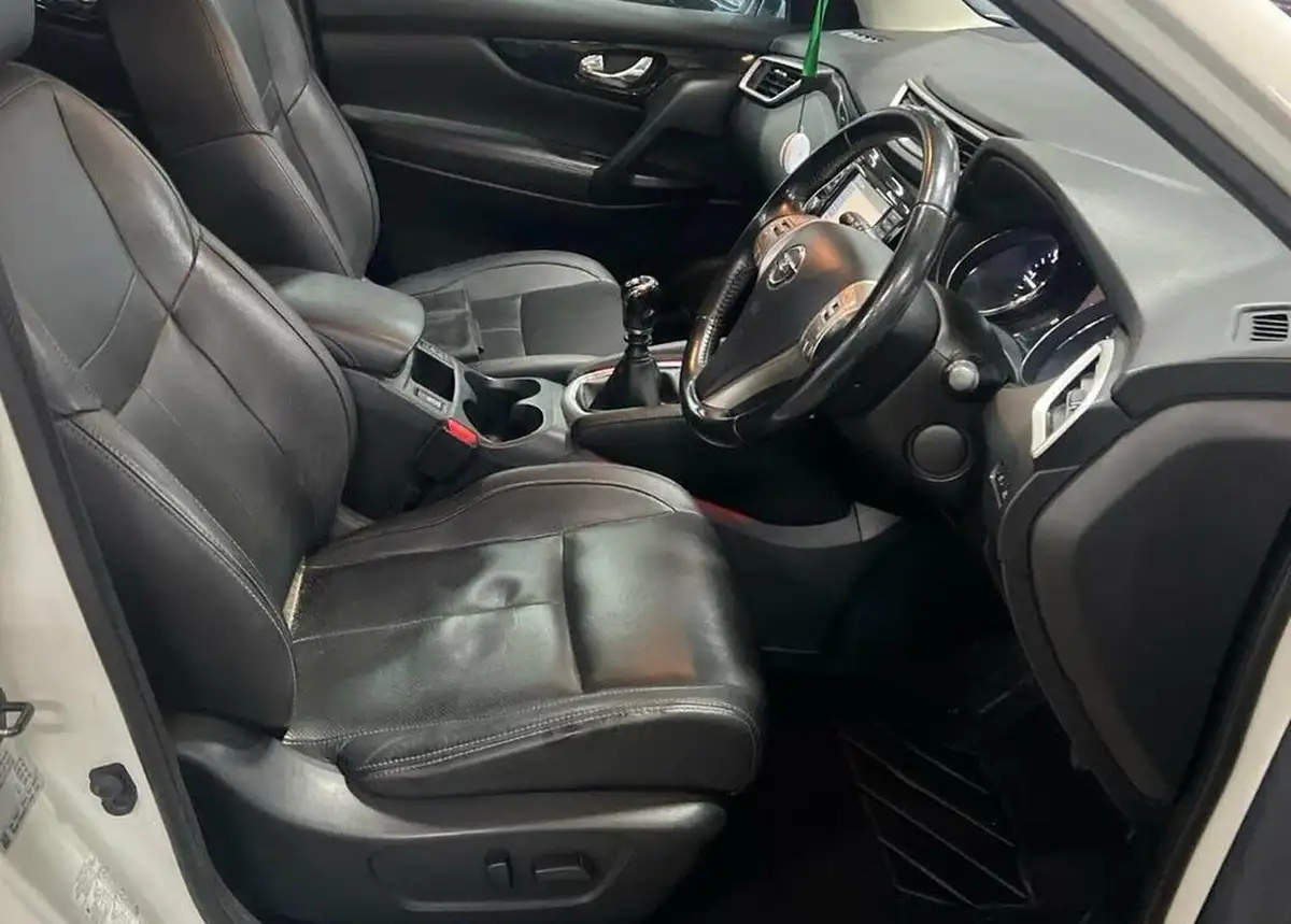 2014-nissan-qashqai-15dci-tekna-big-5