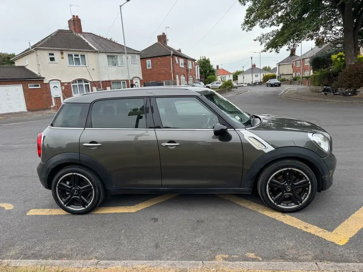 2012-mini-countryman-16-cooper-pepper-big-12