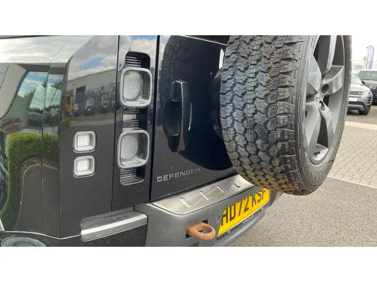 2023-land-rover-90-defender-50-p525-v8-big-18