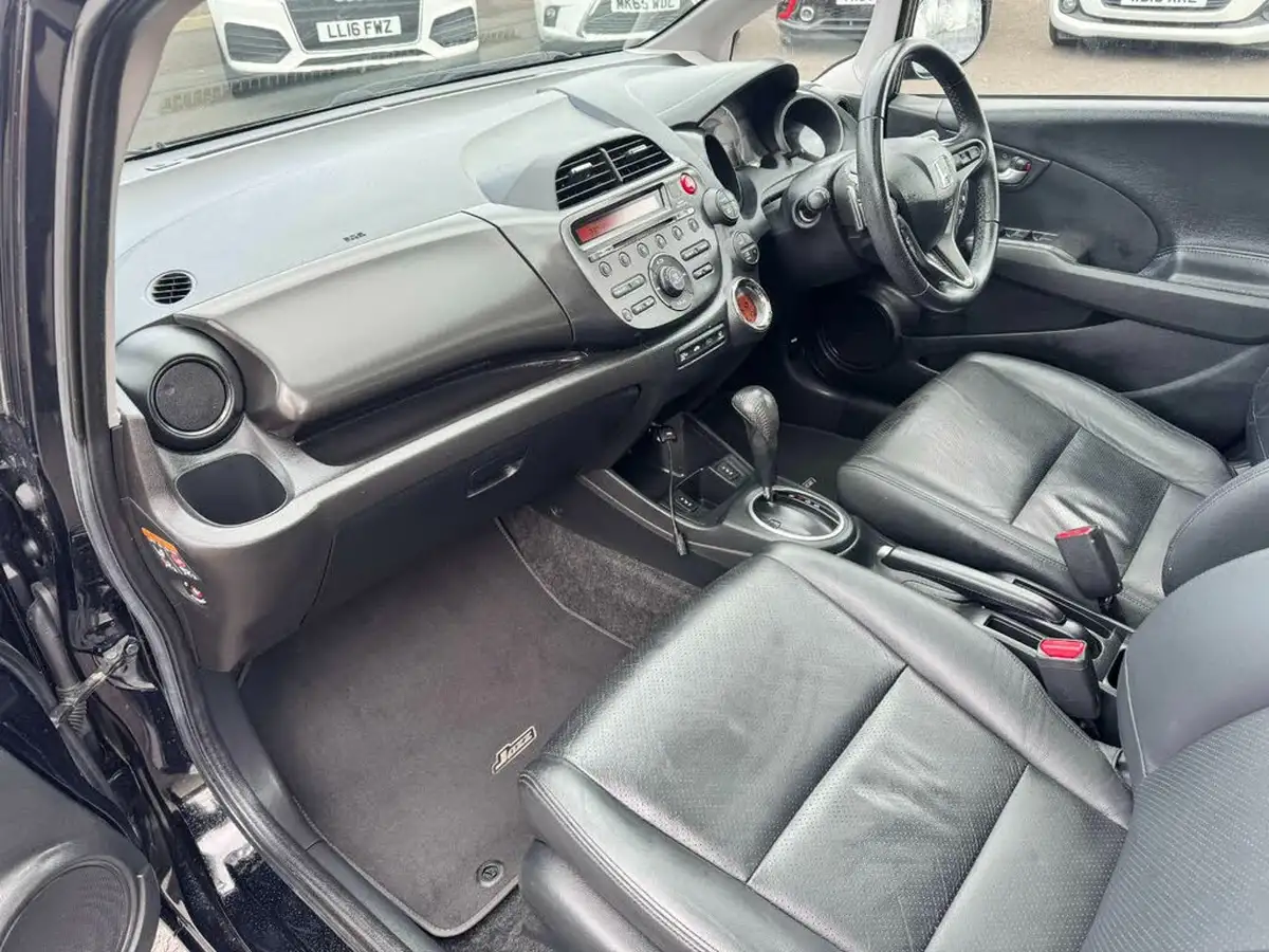 2014-honda-jazz-14-exl-cvt-big-15