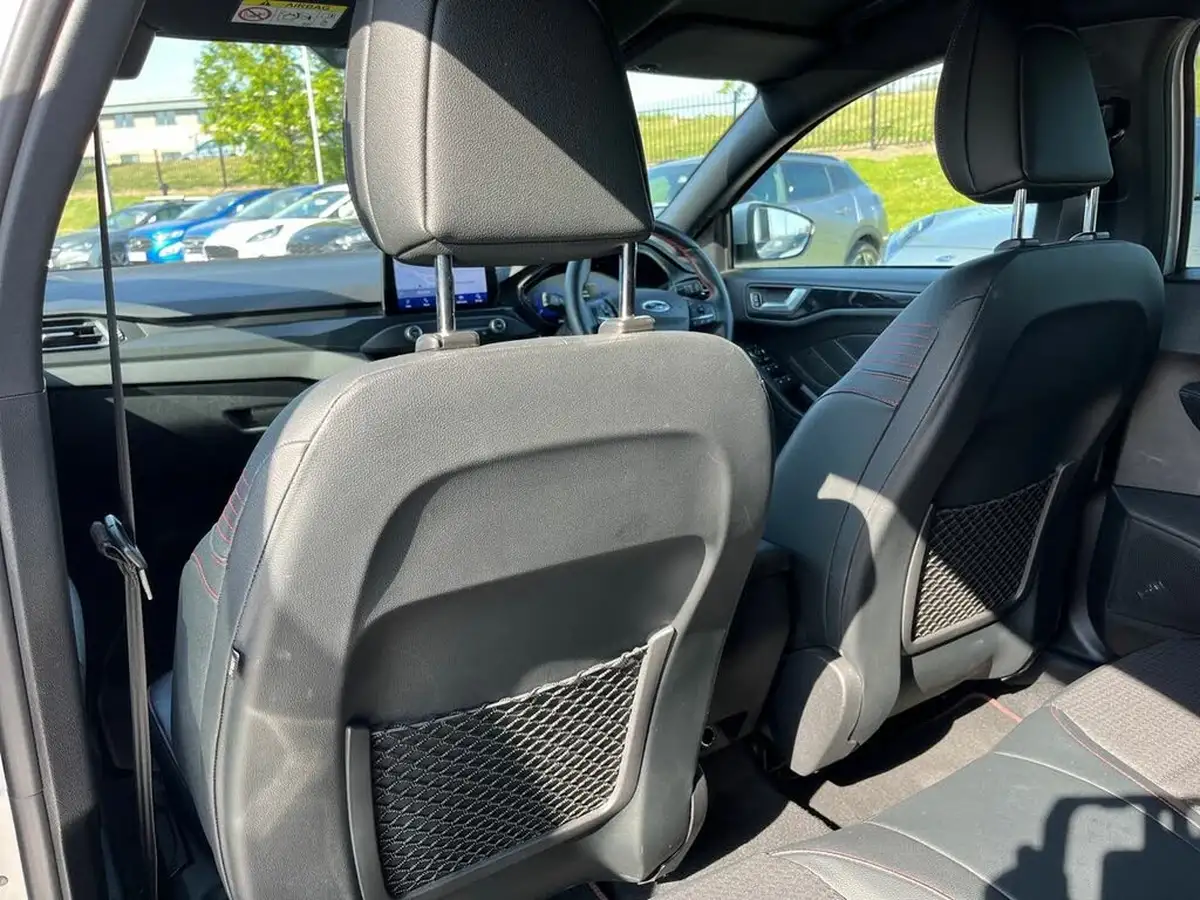 2020-ford-focus-15-st-line-x-hatchback-big-31