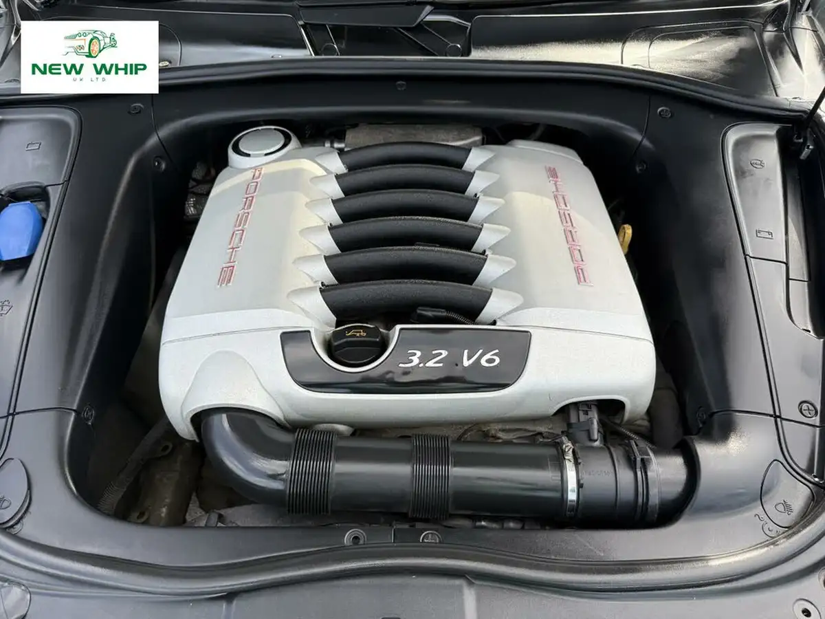 2004-porsche-cayenne-32-big-65